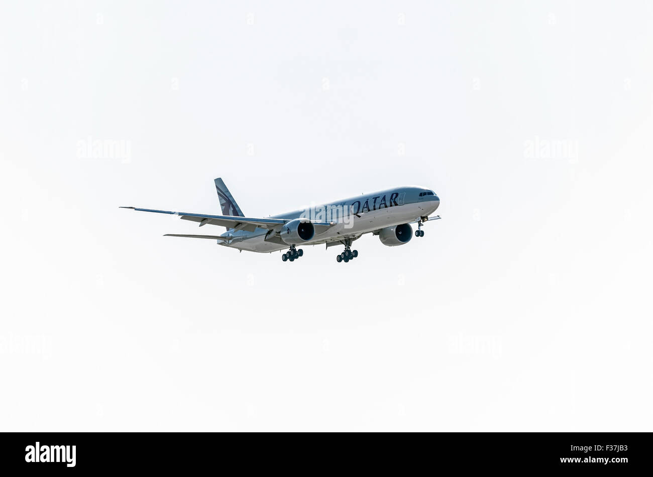 -Avions Boeing 777-3DZ-, -d- Qatar Airways Compagnie aérienne, l'atterrissage sur l'aéroport de Madrid-Barajas Banque D'Images
