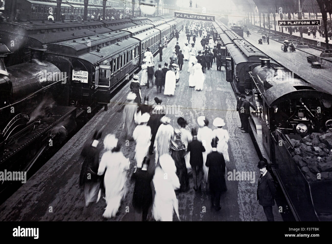 Museum of the Great Western Railway. Swindon en Angleterre. Les vieilles photographies montrant les voyages en train historique sur l'affichage pour les visiteurs Banque D'Images