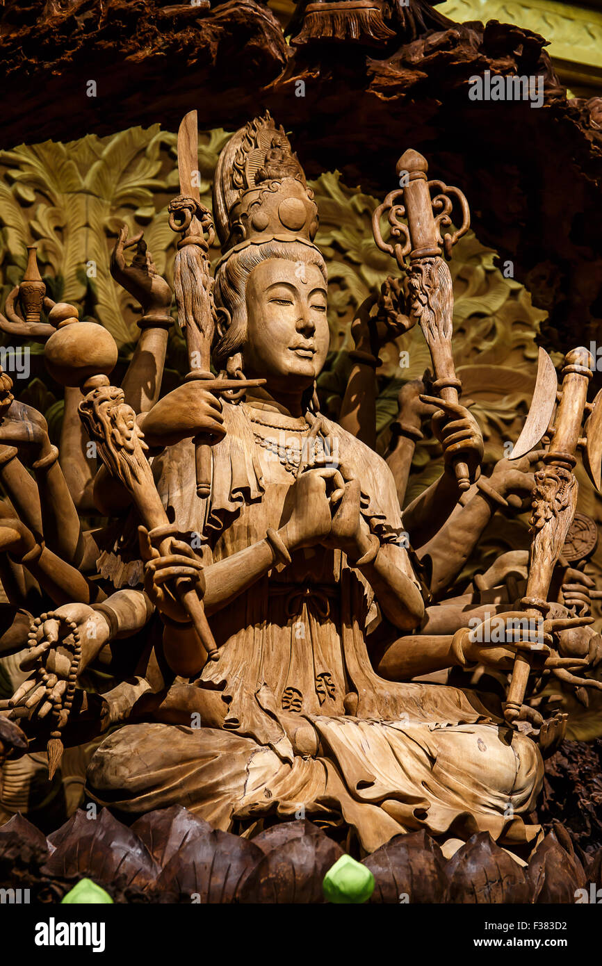 Guan Yin wood carving Banque D'Images