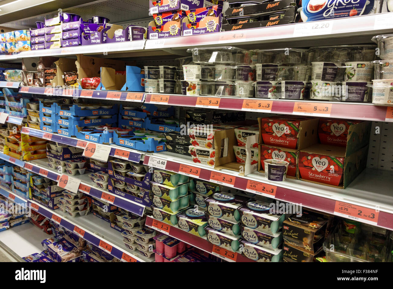 Les Rayons Des Supermarches De Desserts Photo Stock Alamy Les Rayons Des Supermarches De Desserts Photo Stock Alamy
