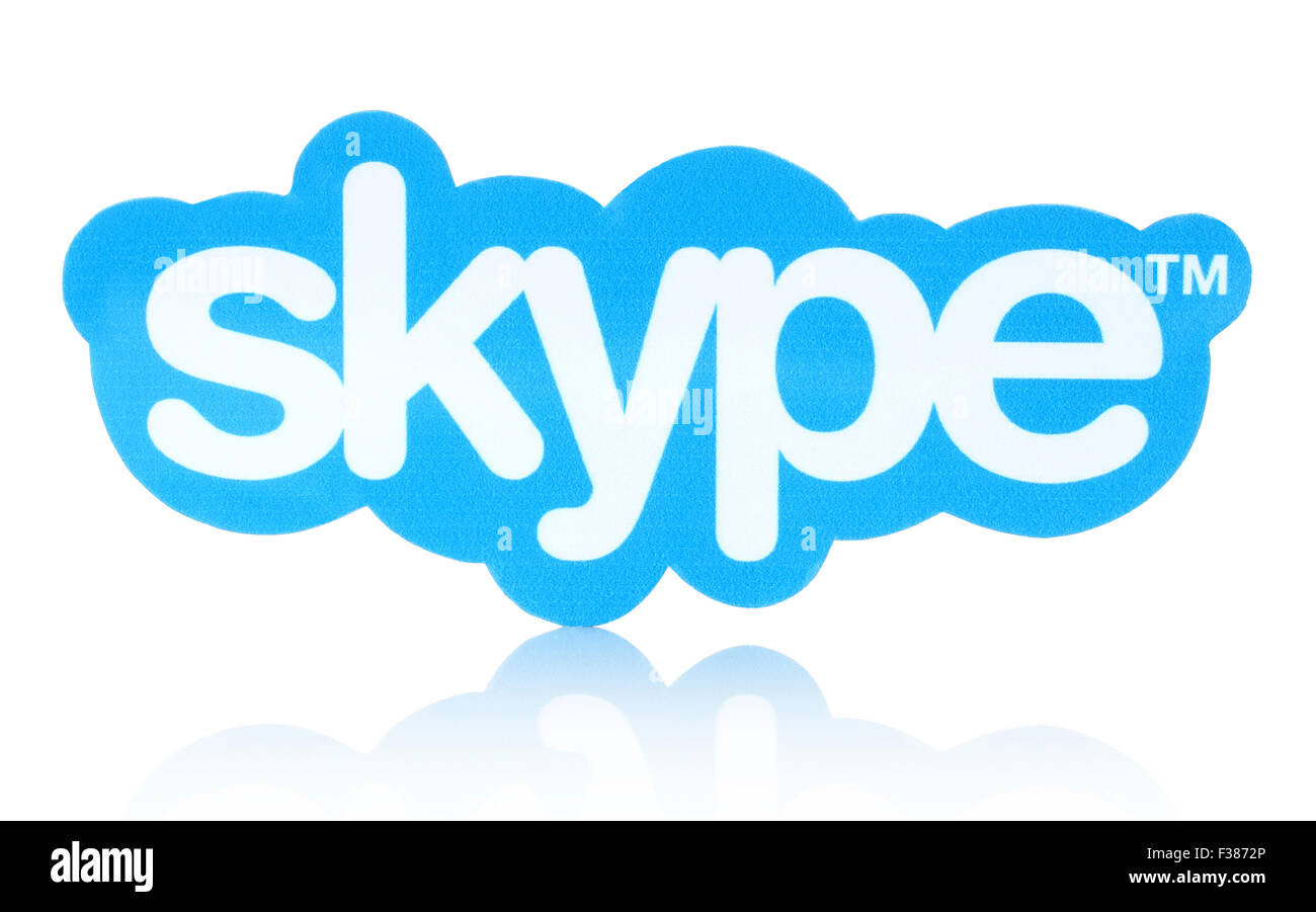 KIEV, UKRAINE - le 19 janvier 2015 Skype : logo imprimé sur papier et placés sur fond blanc Banque D'Images