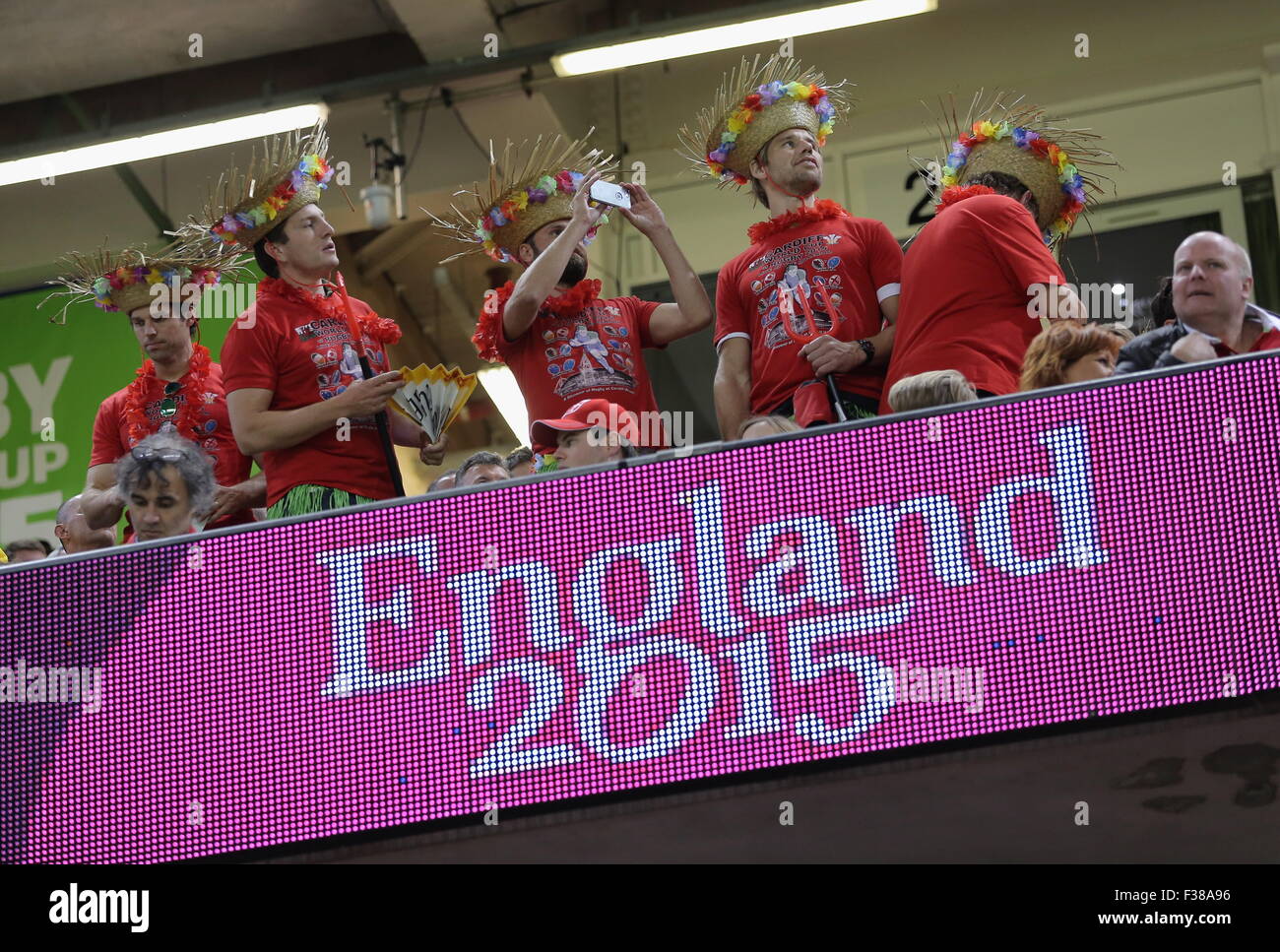 Cardiff, Royaume-Uni. Le jeudi 01 octobre 2015 Rugby Coupe du Monde de Rugby 2015 fans, le Pays de Galles v Fidji au tournant du millénaire, le stade, le Pays de Galles, Royaume-Uni : Crédit D Legakis/Alamy Live News Banque D'Images