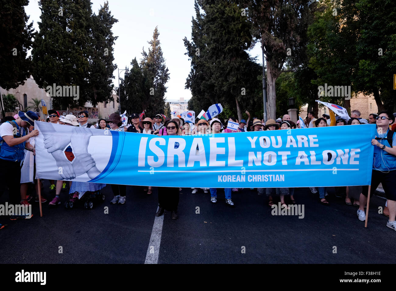 Les chrétiens évangéliques de Corée du Sud participent à la Marche annuelle de Jérusalem pendant la fête des Tabernacles de Soukkot pour montrer leur amour pour le peuple juif et l'État d'Israël. Le défilé est organisé par l'Ambassade chrétienne internationale à Jérusalem (ICEJ) et attire des milliers de chrétiens du monde entier pour soutenir Israël. Banque D'Images