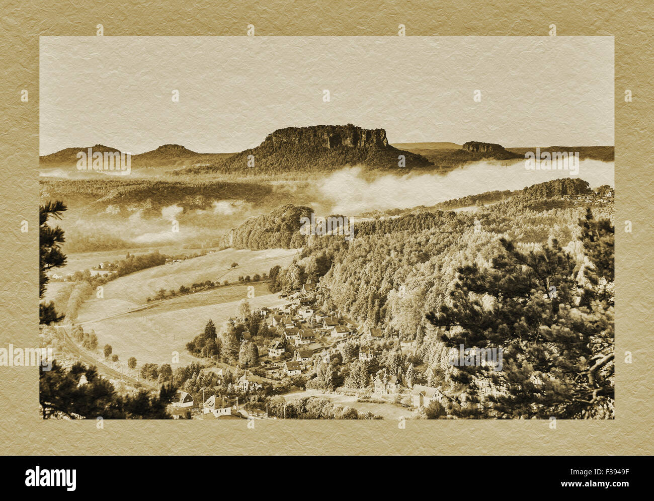 Vue de la Montagne de la table Lilienstein dans le parc national suisse de Saxe, Saxe, Allemagne, Europe Banque D'Images