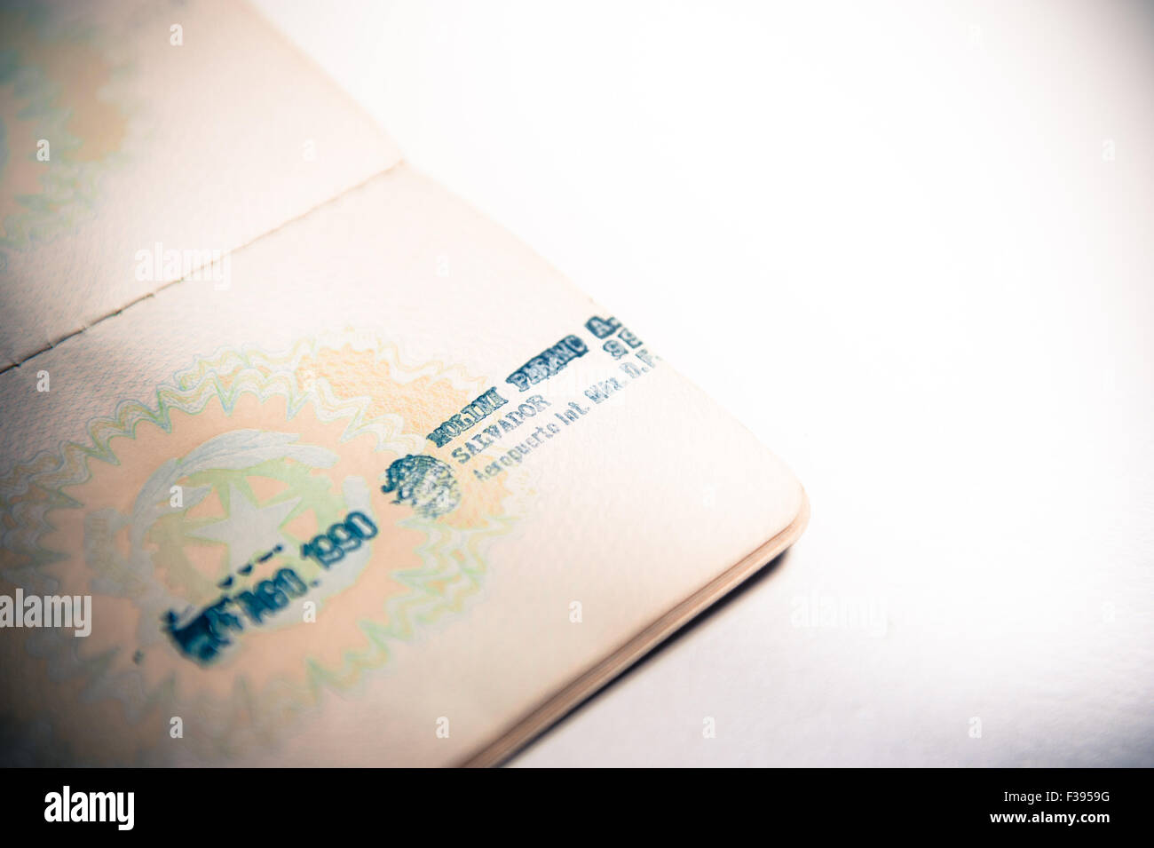 Frontière mexicaine stamp sur l'ancien passeport européen, selective focus Banque D'Images