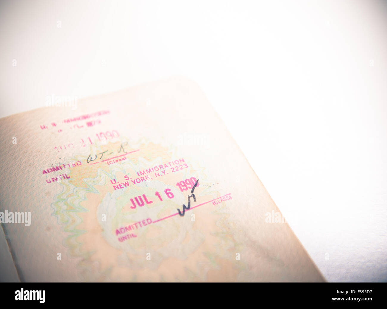 L'immigration Usa stamp sur l'ancien passeport européen, selective focus Banque D'Images