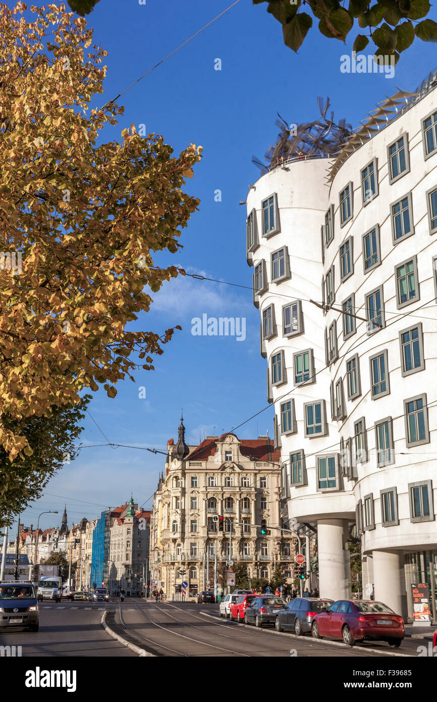 Maison dansante conçu par Frank Gehry, l'automne de Prague, République Tchèque, Europe Banque D'Images