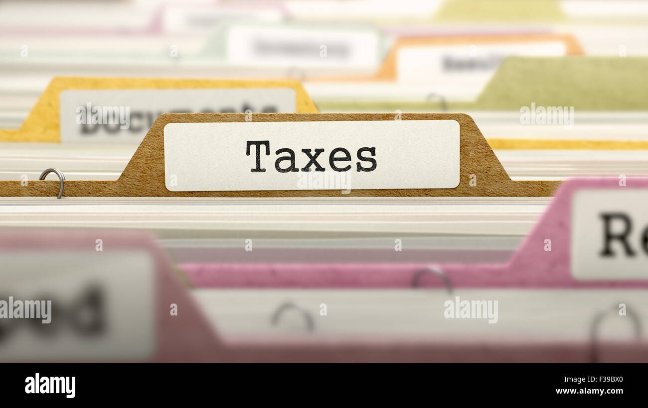 Concept d'impôts sur l'étiquette en multicolore de Fichier Index. Vue rapprochée. Focus sélectif. Banque D'Images