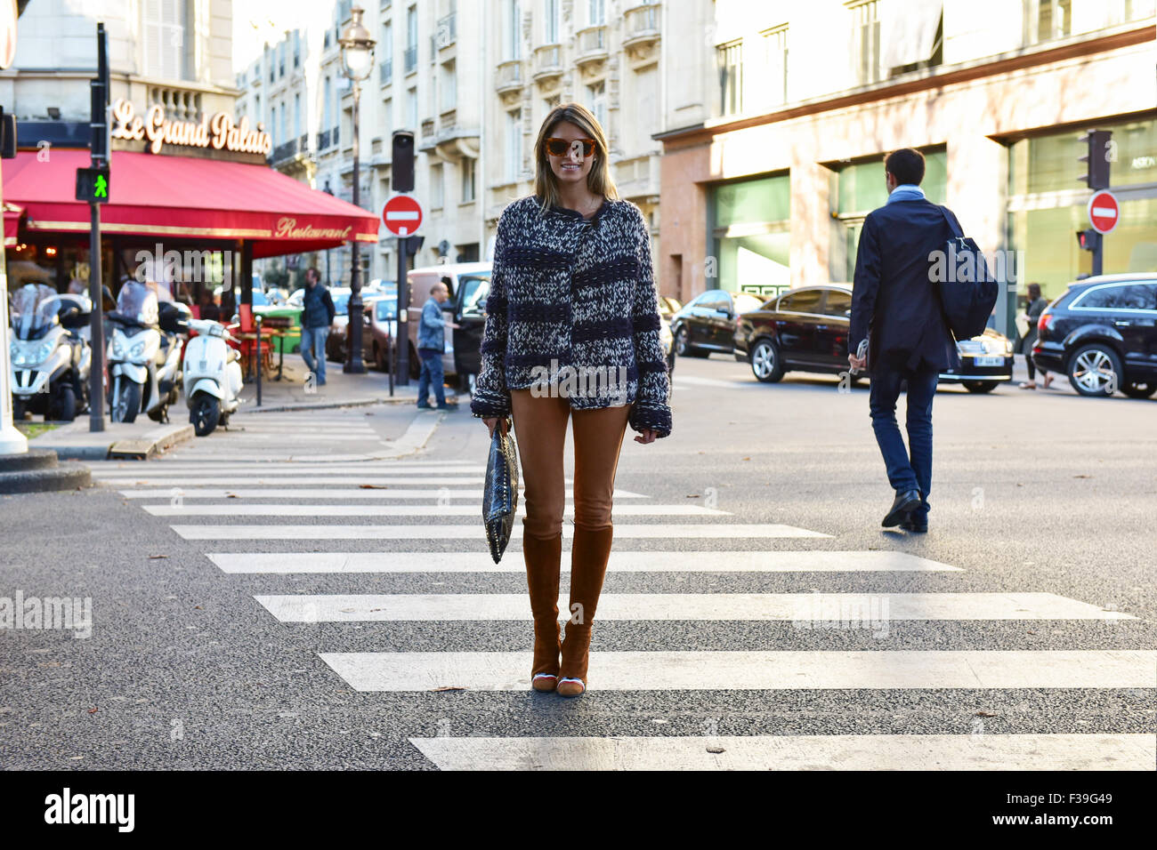 Blogger Helena Bordon posant à l'extérieur de la piste Chloe montrer lors de la Fashion Week de Paris - 1 Oct 2015 - Photo : Manhattan piste/Céline Gaille ***pour un usage éditorial uniquement*** Mindesthonorar 50,- EUR/frais minimum 50,- EUR/photo alliance Banque D'Images