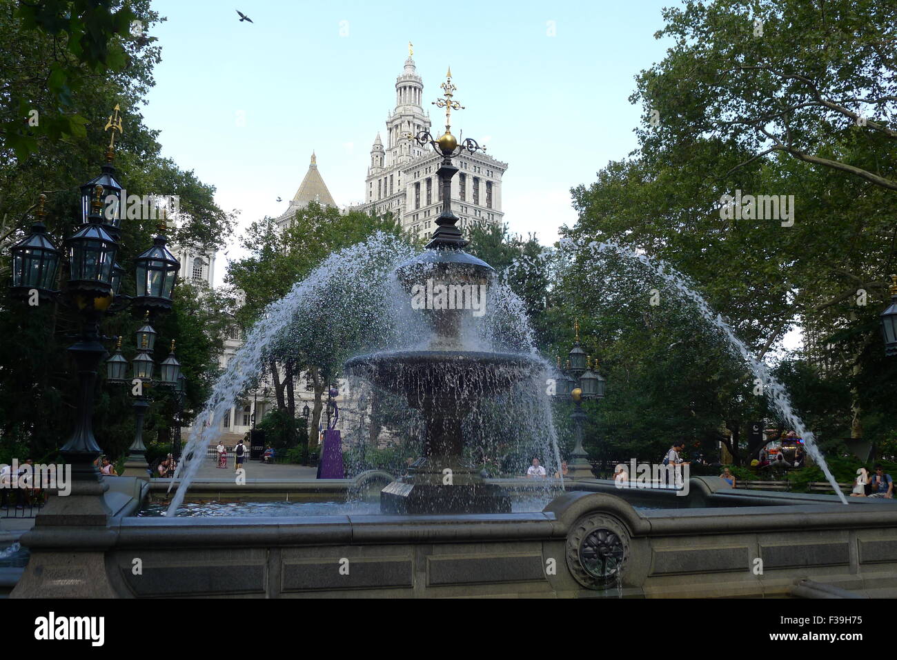 Fontaine à City Hall Park dans le Lower Manhattan Banque D'Images