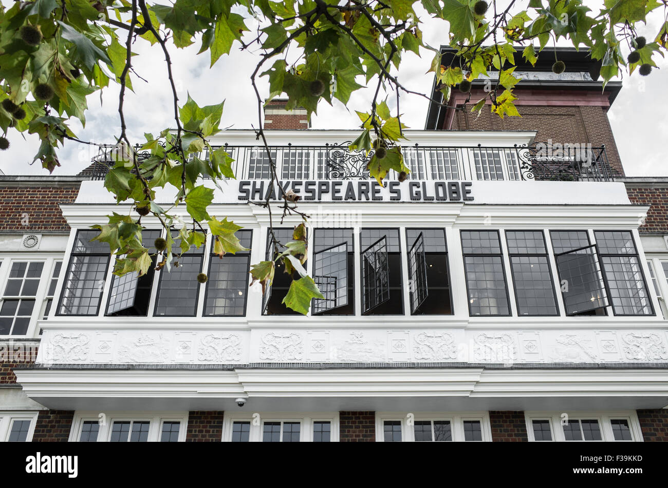 Le Globe Theatre, Londres, l'un des bâtiments emblématiques de cette ligne les rives de la Tamise à Londres. Banque D'Images