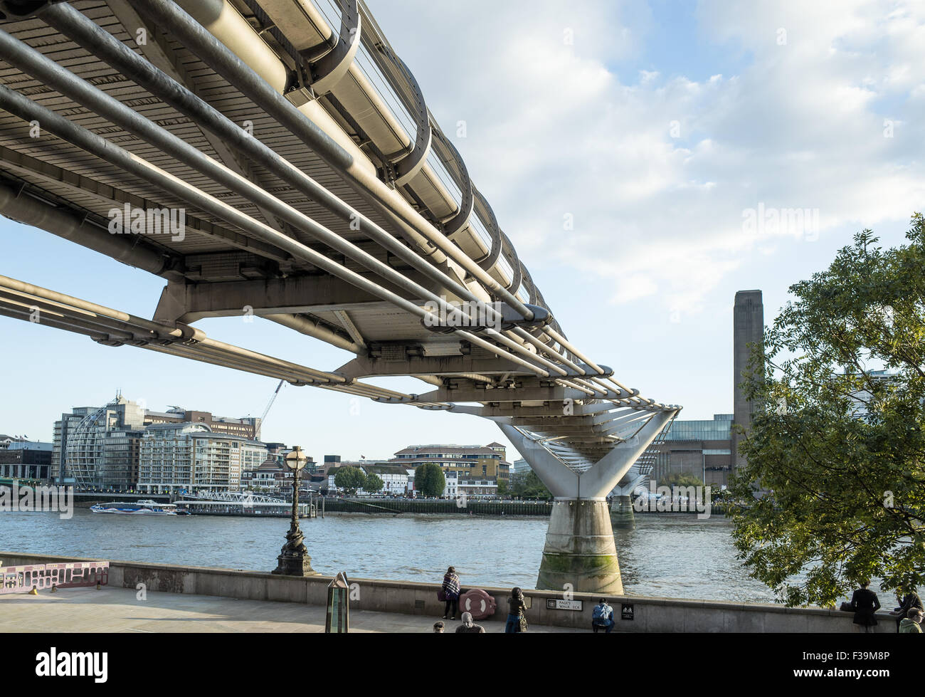 Millennium Bridge, Londres, l'un des bâtiments emblématiques de cette ligne les rives de la Tamise à Londres. Banque D'Images