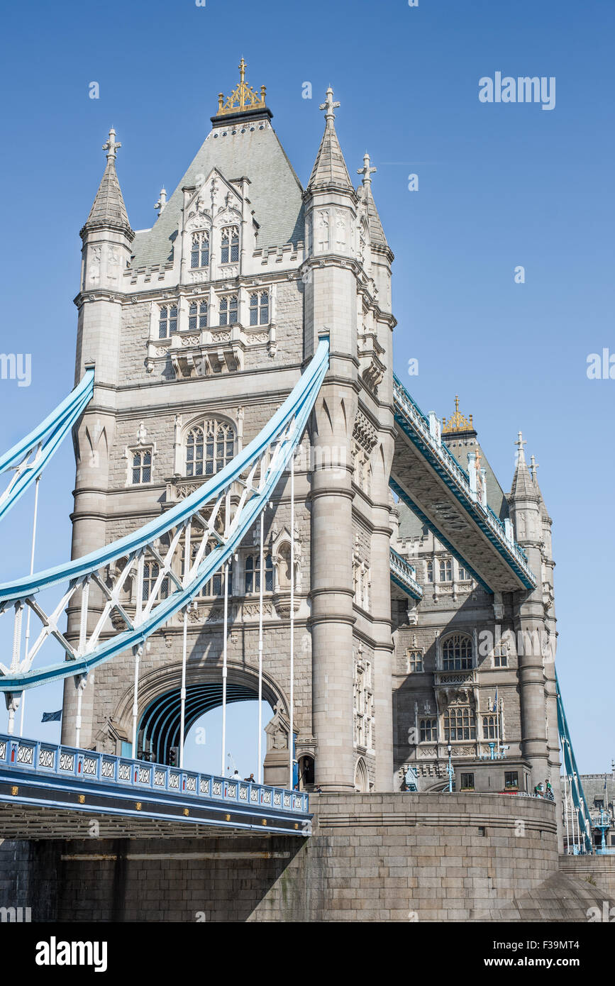 Tower Bridge, Londres, l'un des bâtiments emblématiques de cette ligne les rives de la Tamise à Londres, la capitale de l'Angleterre. Banque D'Images