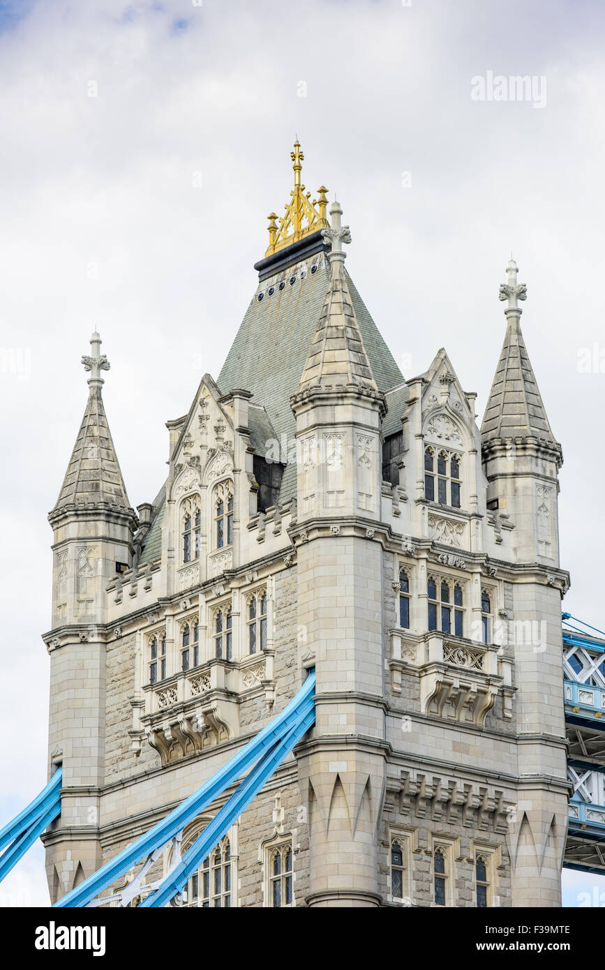 Tower Bridge, Londres, l'un des bâtiments emblématiques de cette ligne les rives de la Tamise à Londres, la capitale de l'Angleterre. Banque D'Images