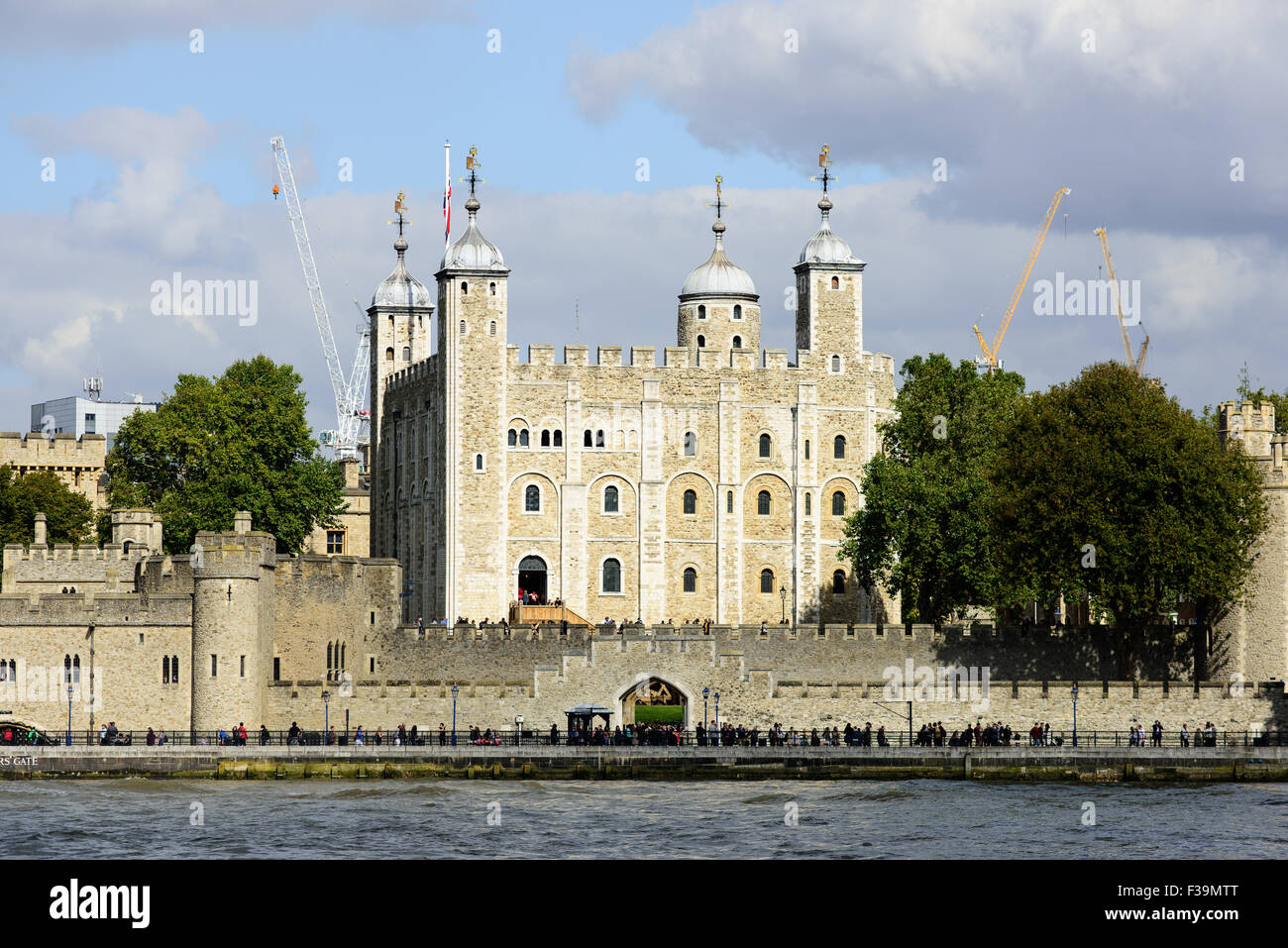 Tour de Londres, l'un des bâtiments emblématiques de cette ligne les rives de la Tamise à Londres, la capitale de l'Angleterre. Banque D'Images