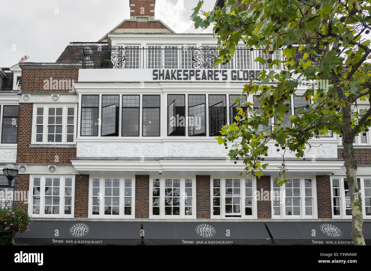 Le Globe Theatre, Londres, l'un des bâtiments emblématiques de cette ligne les rives de la Tamise à Londres. Banque D'Images