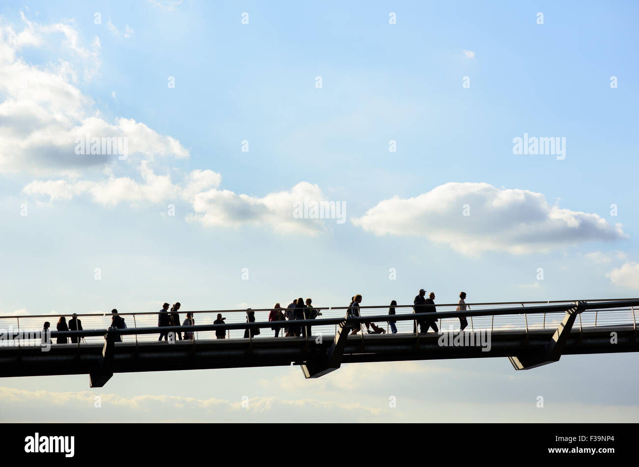 Millennium Bridge, Londres, l'un des bâtiments emblématiques de cette ligne les rives de la Tamise à Londres. Banque D'Images