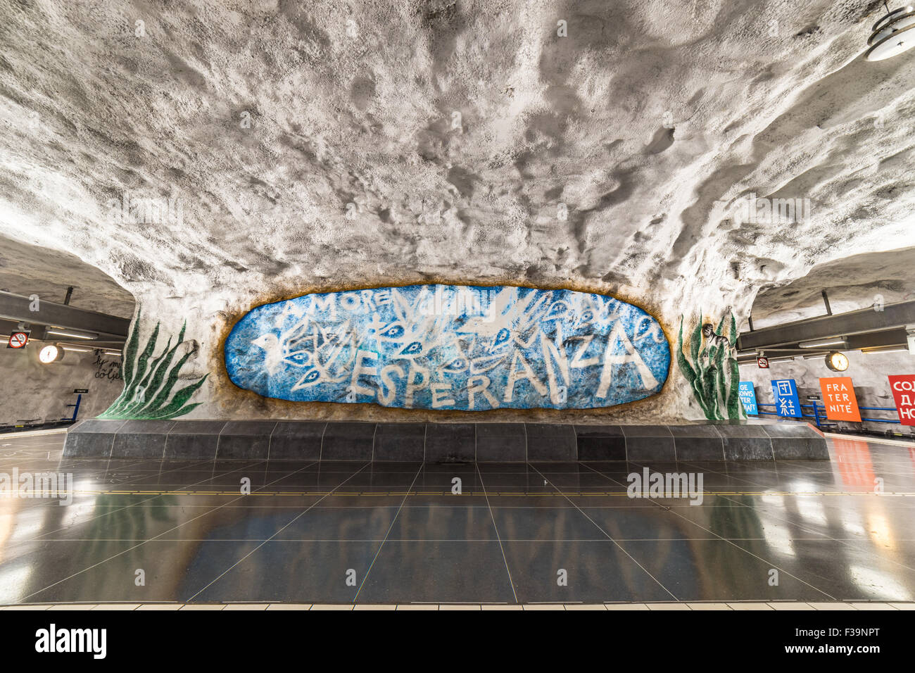 À l'intérieur de la station de métro Tensta à Stockholm Tunnelbana Banque D'Images