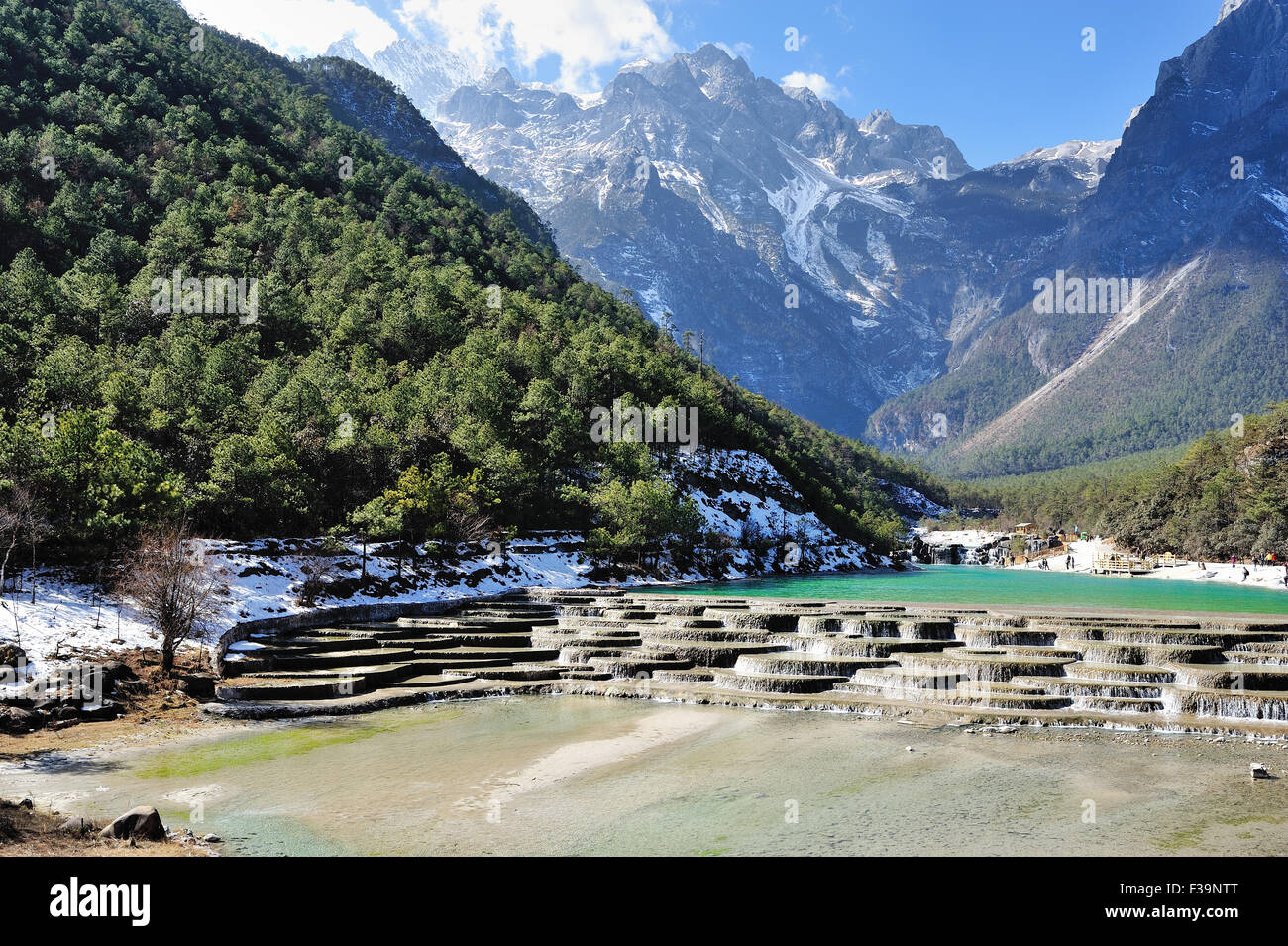 Dans la vallée de la Lune Bleu montagne neige Yulong Banque D'Images