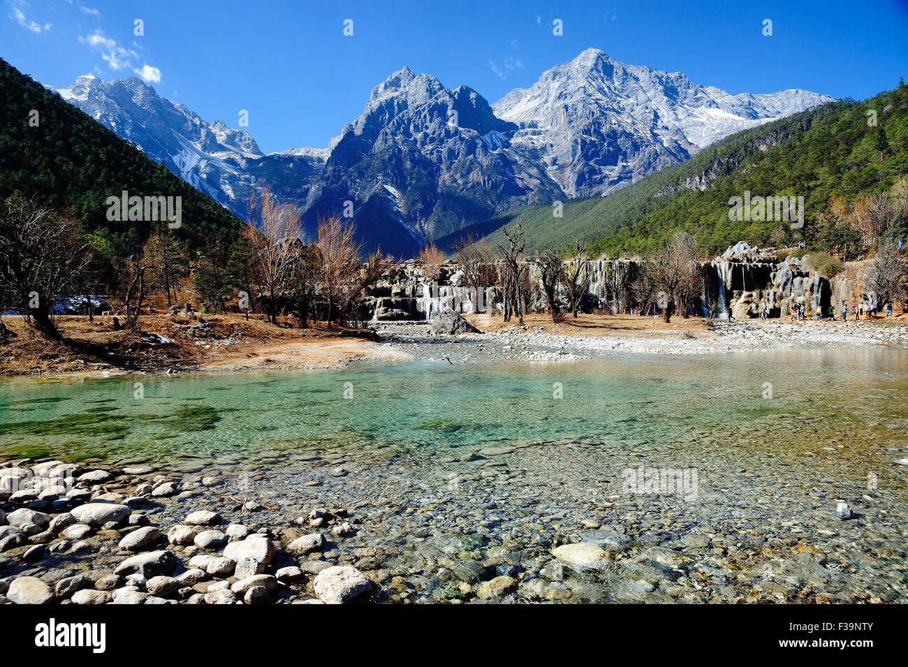 Dans la vallée de la Lune Bleu montagne neige Yulong Banque D'Images