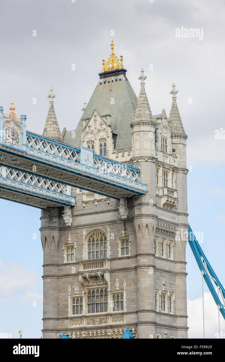 Tower Bridge, Londres, l'une de l'emblématique buiildings cette ligne les rives de la Tamise à Londres, la capitale de l'Angleterre. Banque D'Images