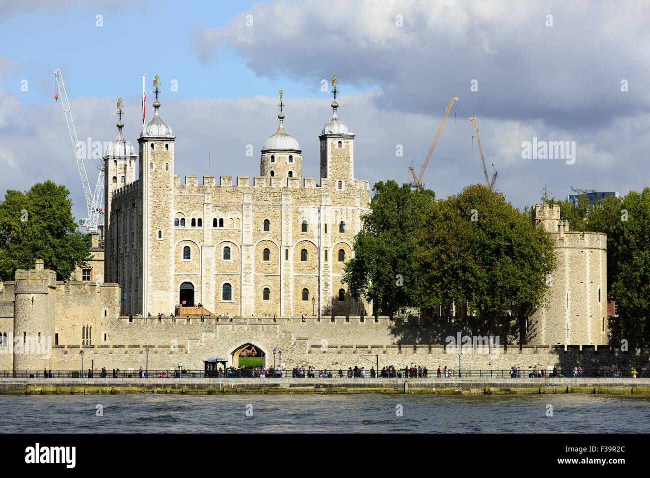Tour de Londres, l'un des bâtiments emblématiques de cette ligne les rives de la Tamise à Londres, la capitale de l'Angleterre. Banque D'Images