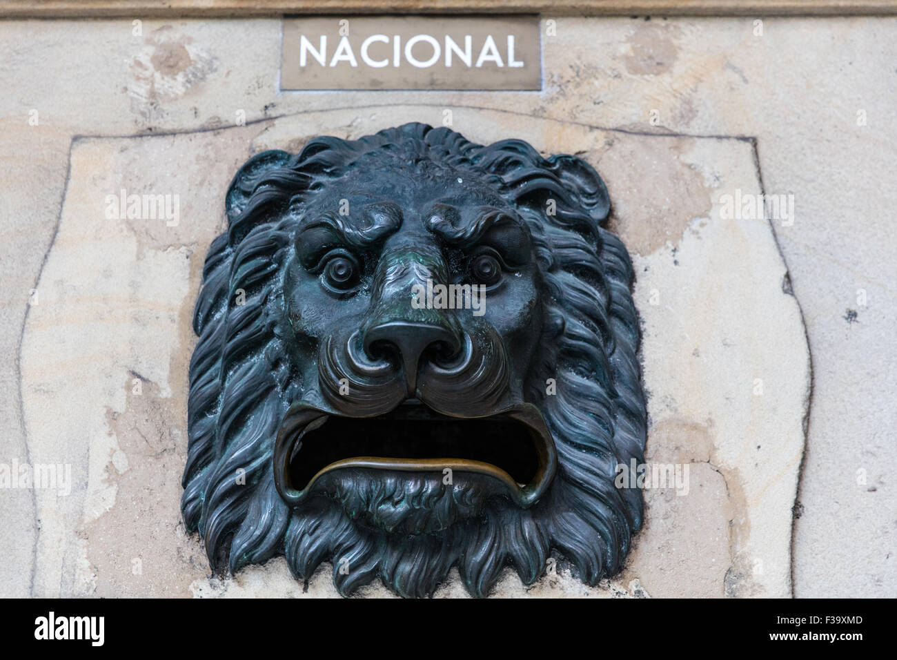 Lion as mailbox Banque de photographies et d'images à haute résolution -  Alamy