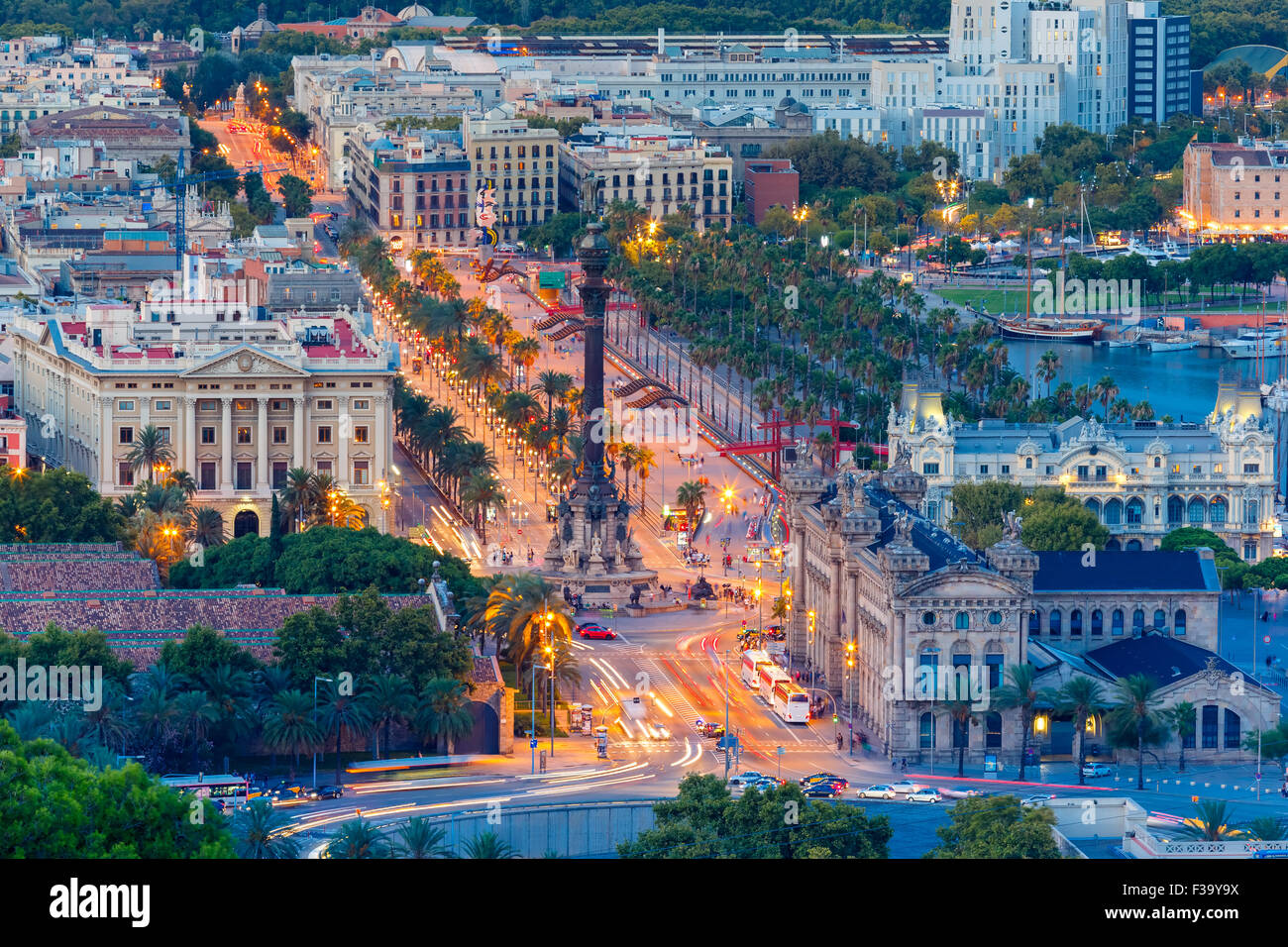 Mirador de Colom au soir, Barcelone, Espagne Banque D'Images