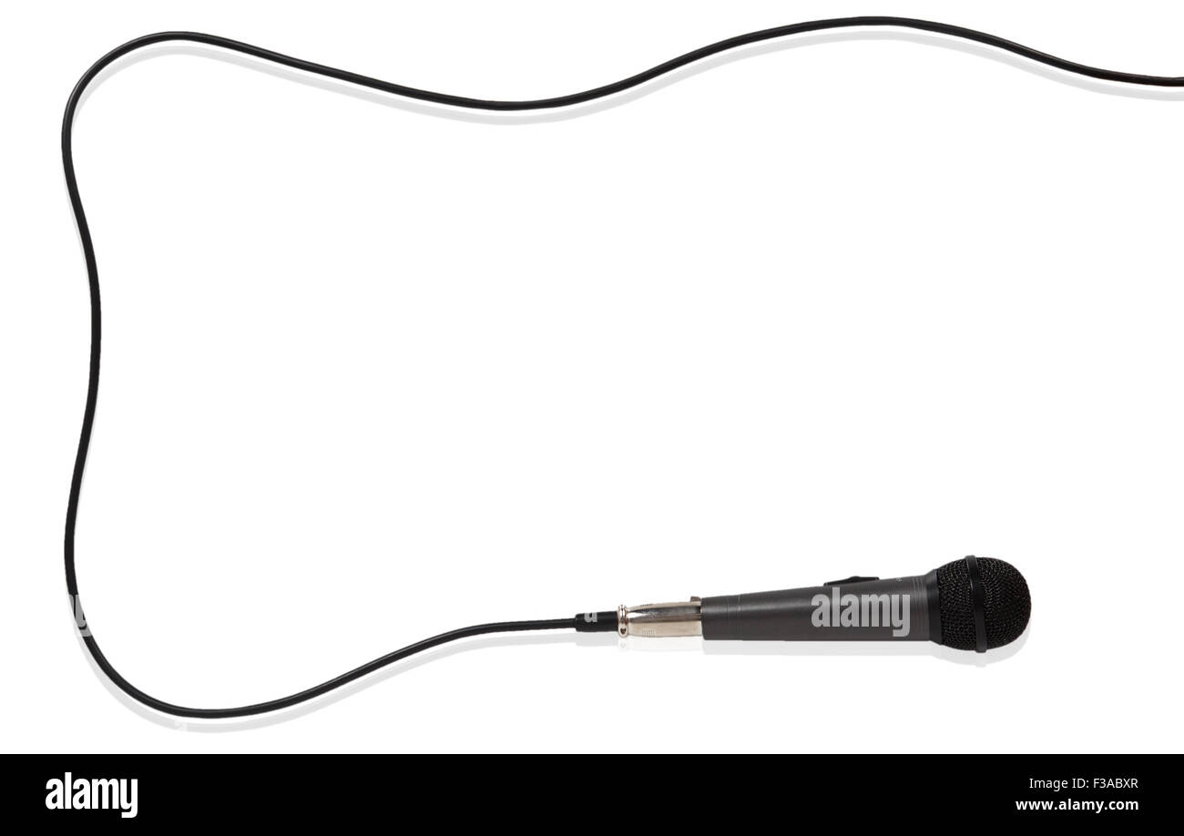 Frame du microphone avec cordon isolé sur fond blanc Banque D'Images