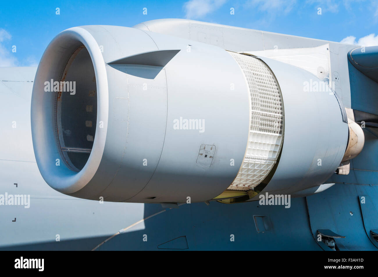 Le port d'un moteur intérieur McDonnell Douglas/Boeing C-17 Globemaster III configuré pour l'inverseur Banque D'Images