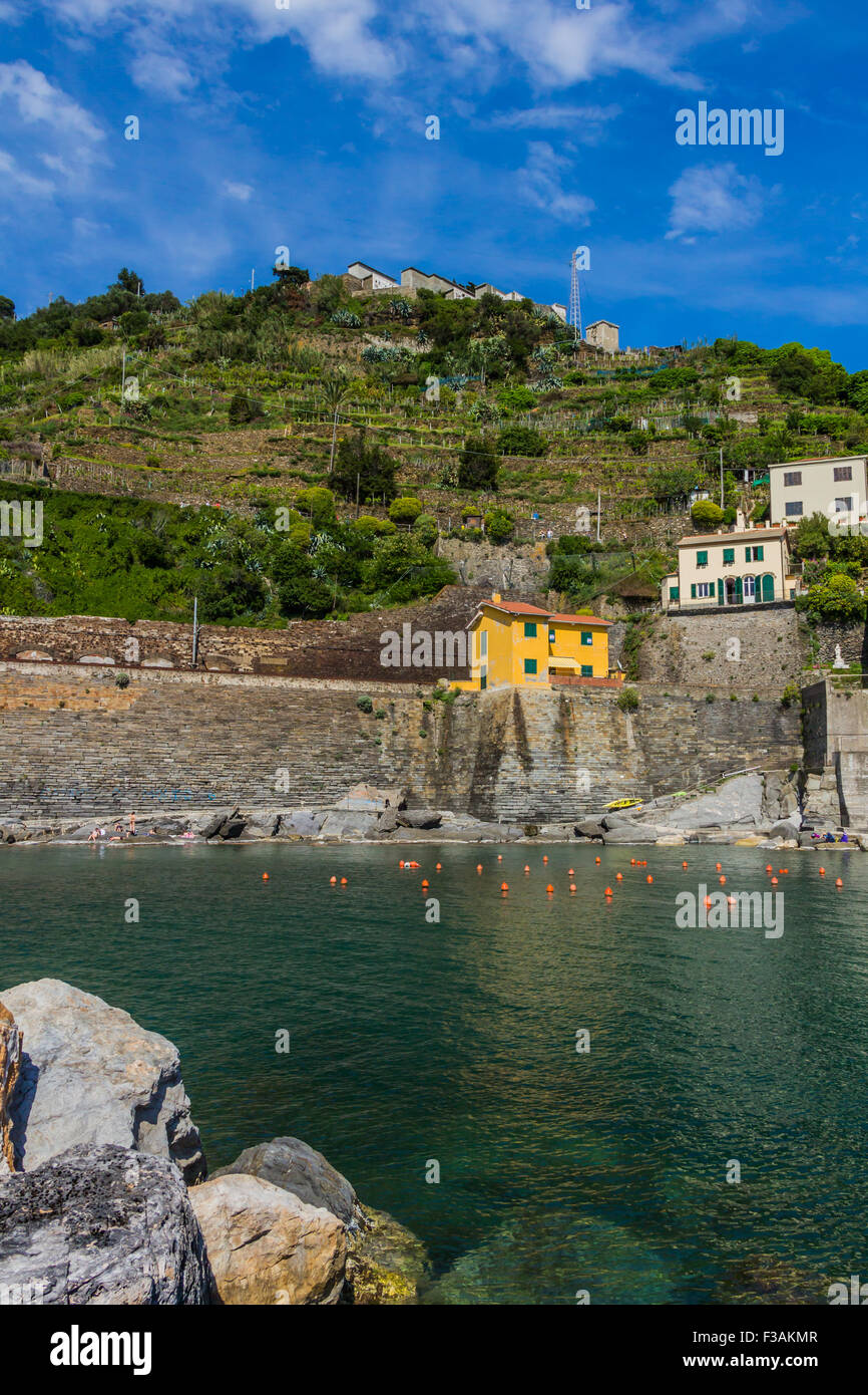 Vernazza village magnifique dans le Parc National des Cinque Terre, Italie. Banque D'Images