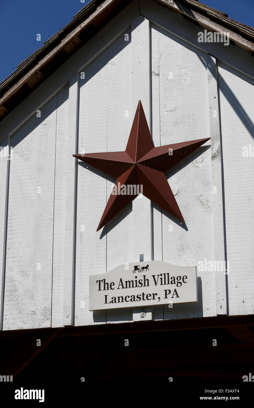Armish barn star sur le pignon d'une maison au village Amish de Pennsylvanie Ronks Banque D'Images
