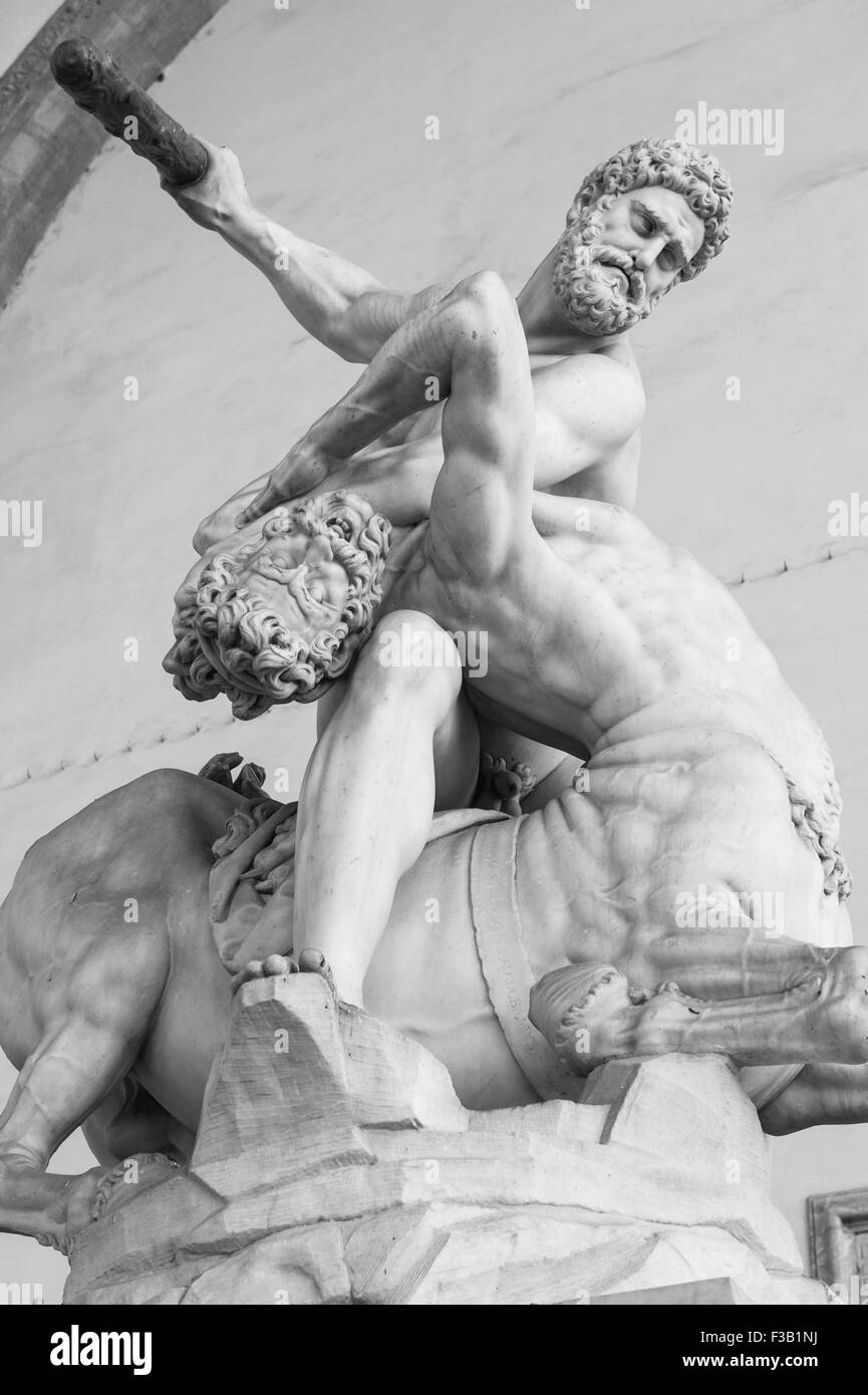 Battre le centaure Nessus Hercules (1599), Loggia dei Lanzi, Piazza della Signoria, Florence, Italie Banque D'Images