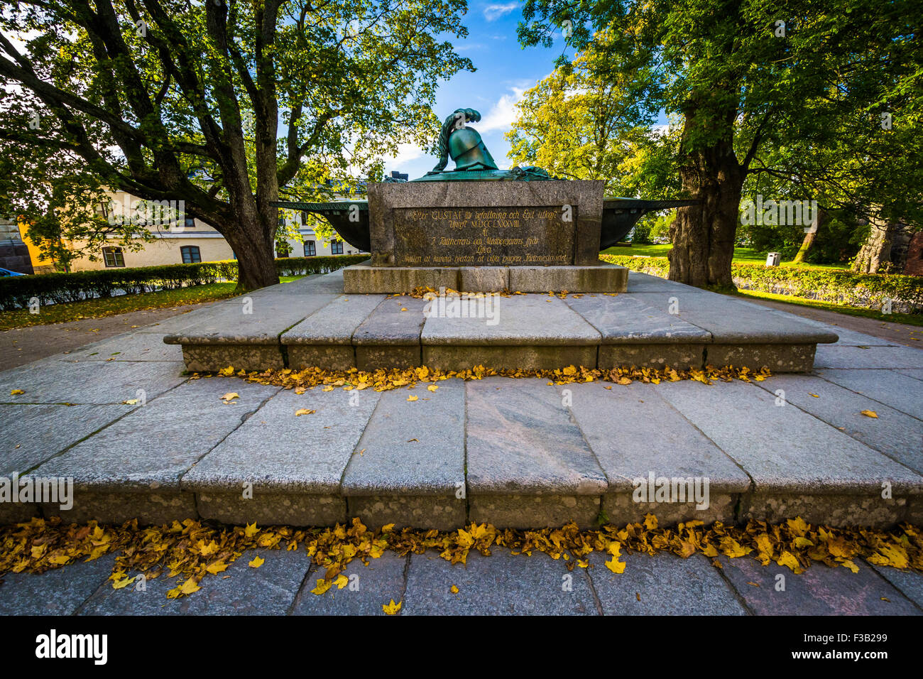 Statue du Maréchal Augustin Ehrensvärd à la tombe de Suomenlinna, à Helsinki, en Finlande. Banque D'Images