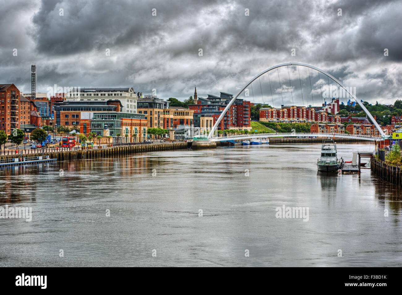 Septembre 2015, Gateshead Millennium Bridge à Newcastle-upon-Tyne (Angleterre), HDR-technique Banque D'Images