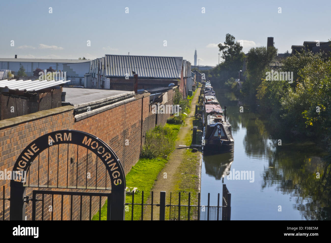 Canal du bras moteur moorings Banque D'Images