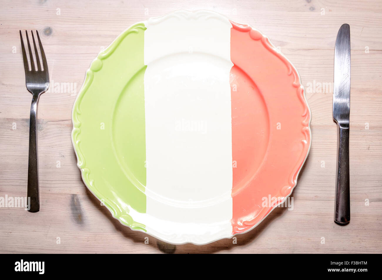 Un concept du pavillon d'une assiette avec le drapeau de l'Italie. Banque D'Images