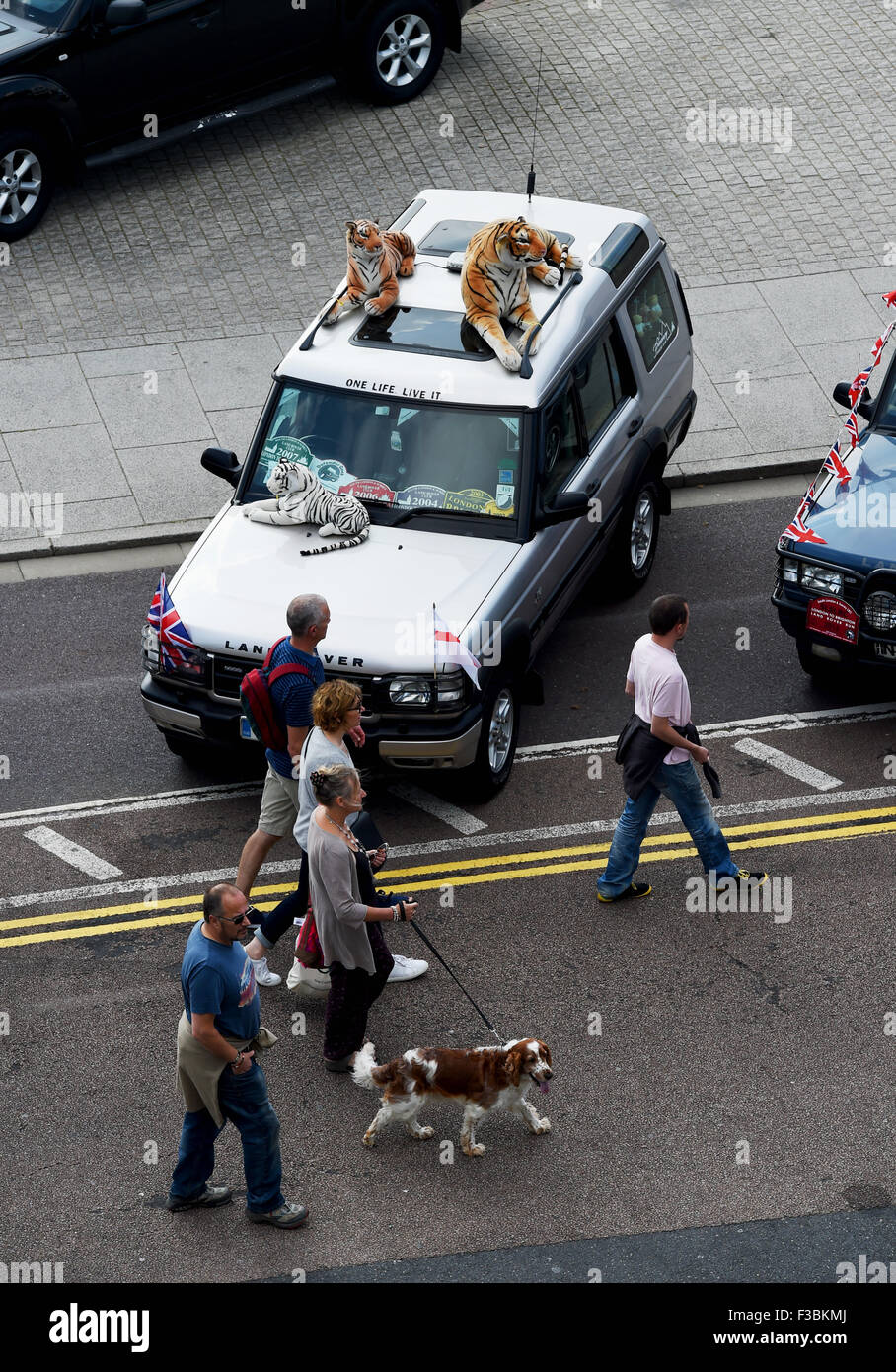 Brighton UK Dimanche 4 octobre 2015 - Ce véhicule avait de tigres à son toit comme des centaines de Land Rover et Range Rover propriétaires prennent part à la 17e Londres à Brighton Land Rover, qui ont terminé dans l'île de Madère en voiture sur le front Crédit : Simon Dack/Alamy Live News Banque D'Images