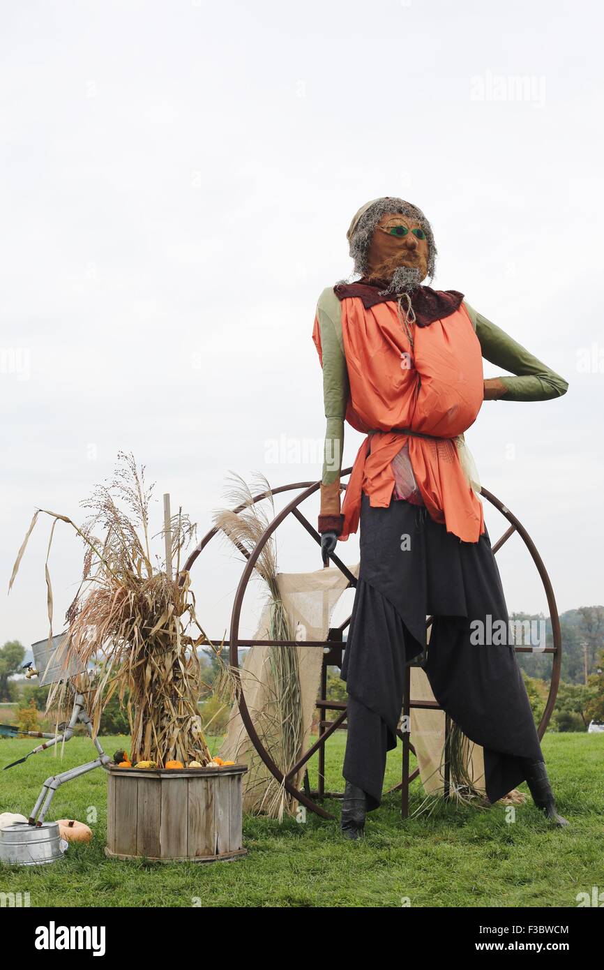 Giant scarecrow Banque de photographies et d'images à haute résolution -  Alamy