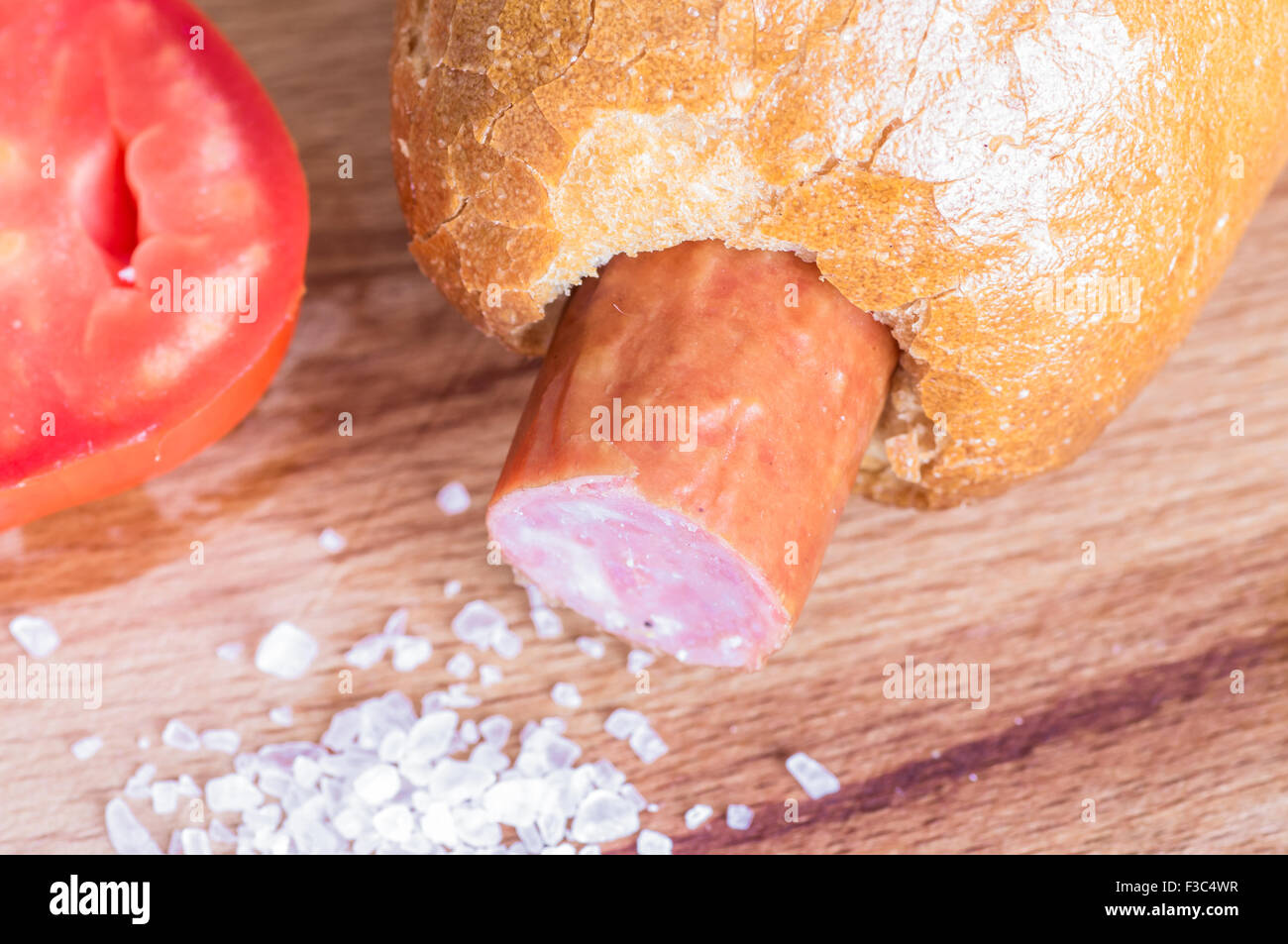 Fumé saucisse hot-dog en pointe libre Banque D'Images