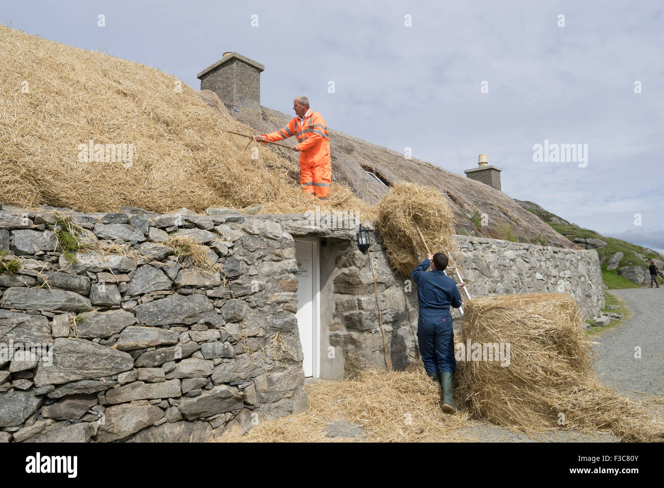 Toit de chaume à Gearrannan Blackhouse traditionnel cottage village sur l'île de Lewis dans les Hébrides extérieures en Écosse United Kingdo Banque D'Images