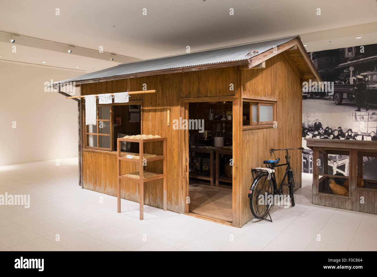 Premier modèle de noodle shop avant l'invention de nouilles instantanées à Cup Noodle Museum de Minato Mirai district de Yokohama au Japon Banque D'Images