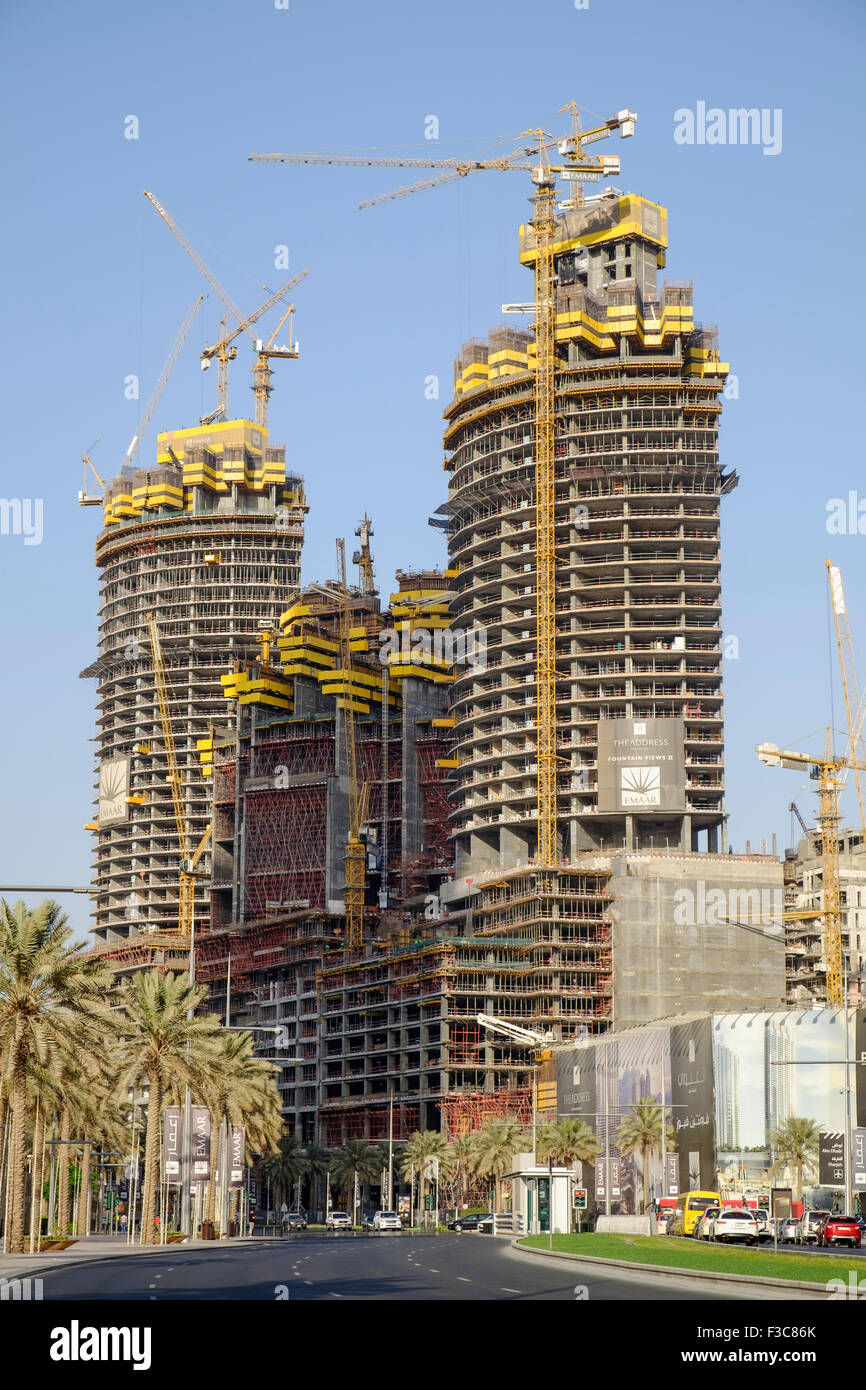Trois tours d'appartements de grande hauteur en construction au centre-ville de district de Dubaï en Émirats Arabes Unis Banque D'Images