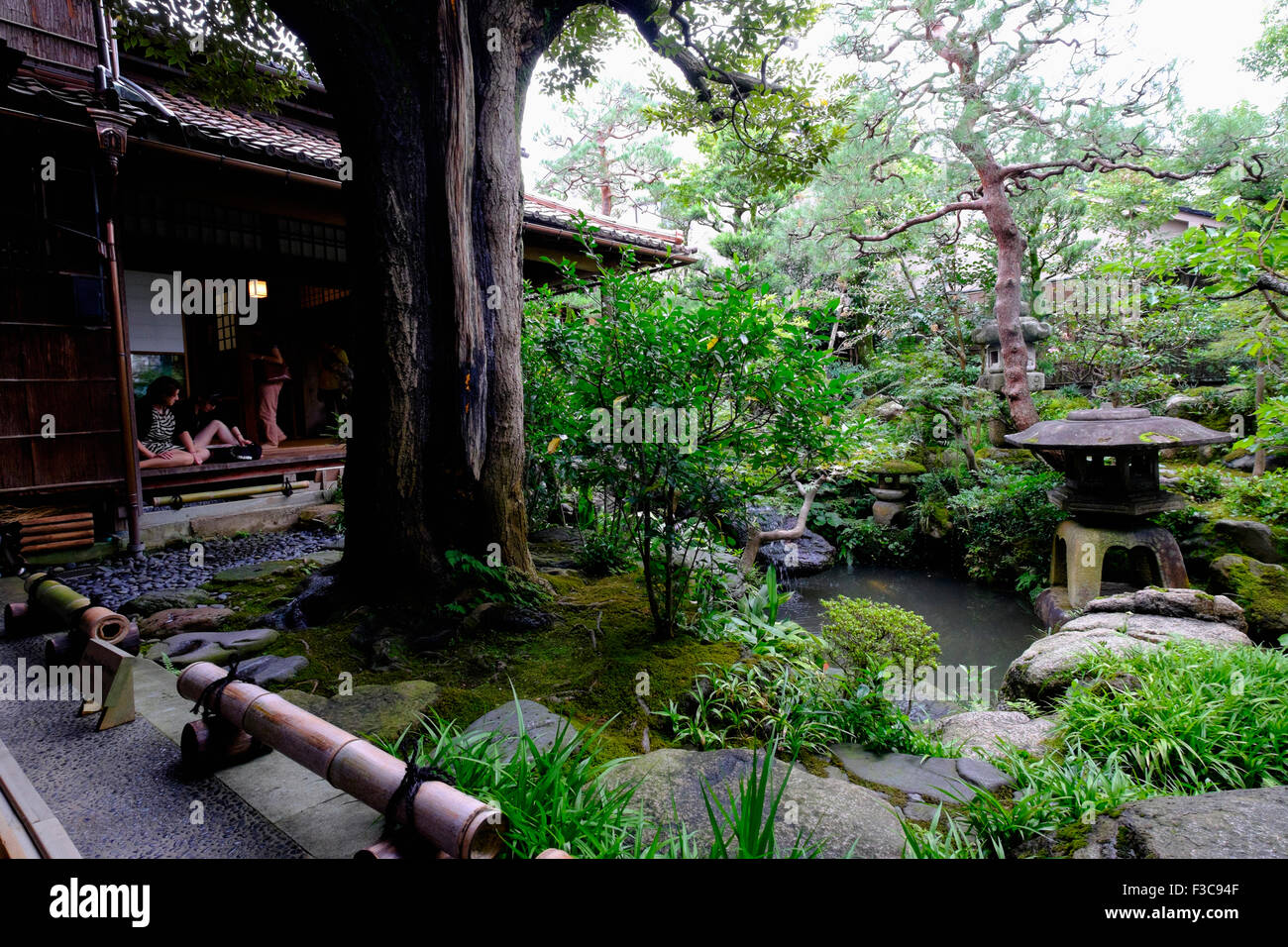 Nomura Famille Samouraï Maison jardin dans quartier Nagamachi de Kanazawa au Japon Banque D'Images