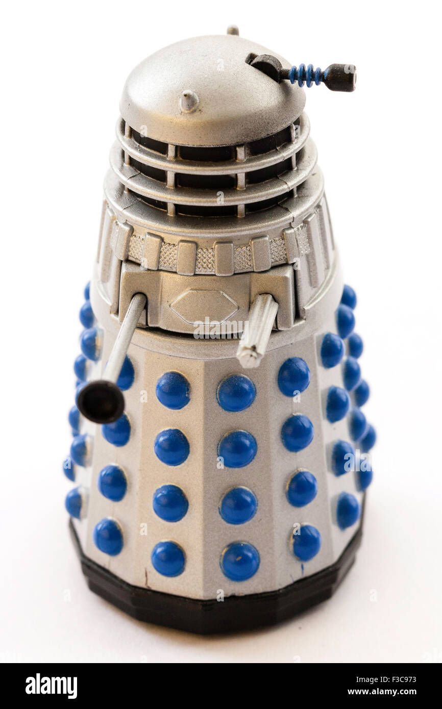 Dalek, de la BBC, le Dr qui série TV. Célèbre metal monster. Jouets Corgi,  métal avec Dalek En tournant la tête. Modèle gris et bleu clair sur fond  blanc Photo Stock -