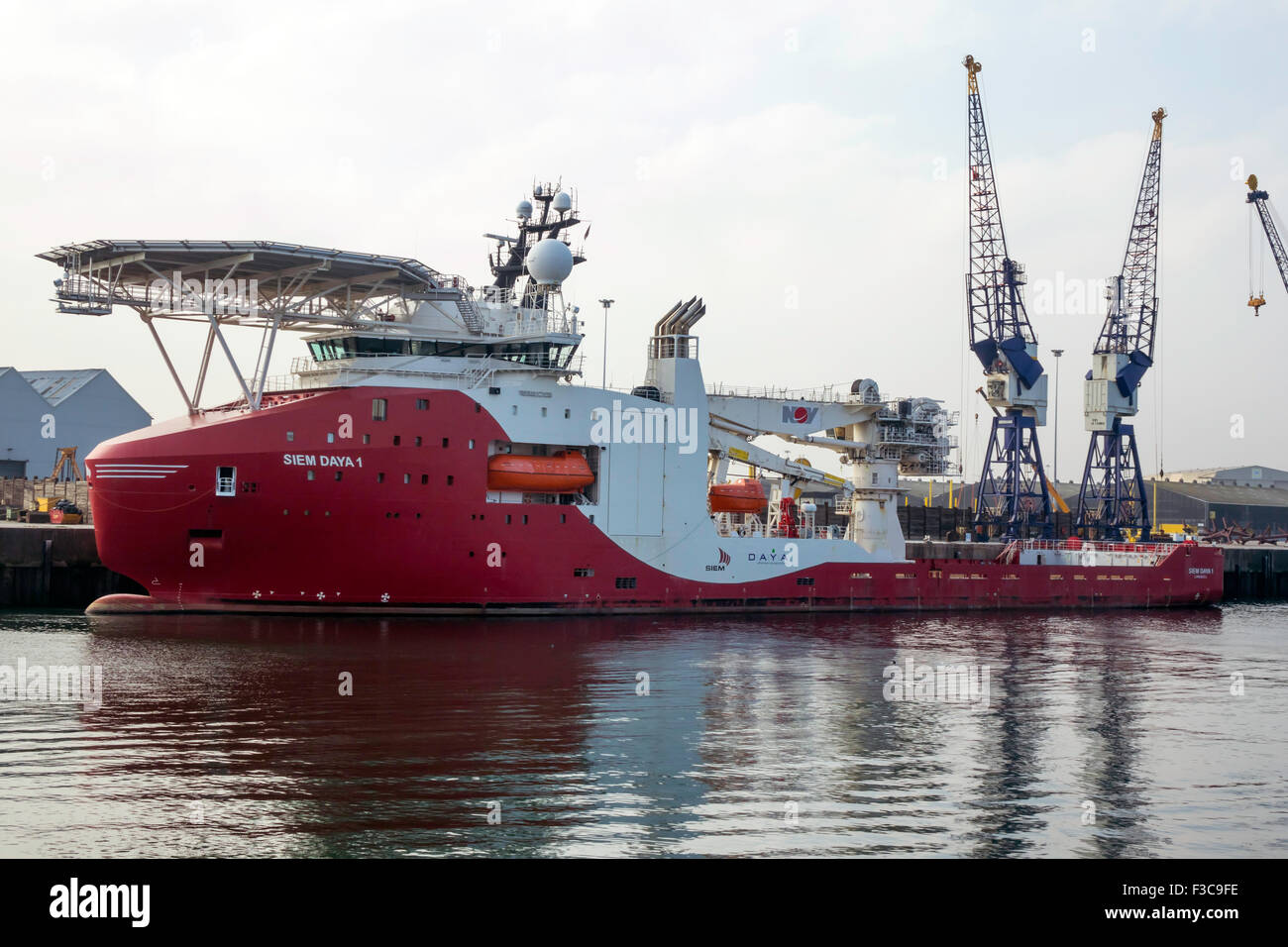 Advanced Subsea Construction Bateau SIEM DAYA 1 IMO : 9660102,construit en 2013 et administré par Siem A/S au large de port à Hartlepool Banque D'Images