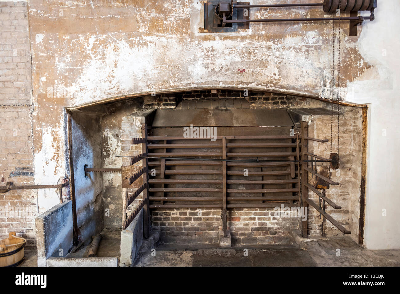 Cheminée à rôtir la viande dans les Cuisines Royales, Kew Gardens, London, UK Banque D'Images
