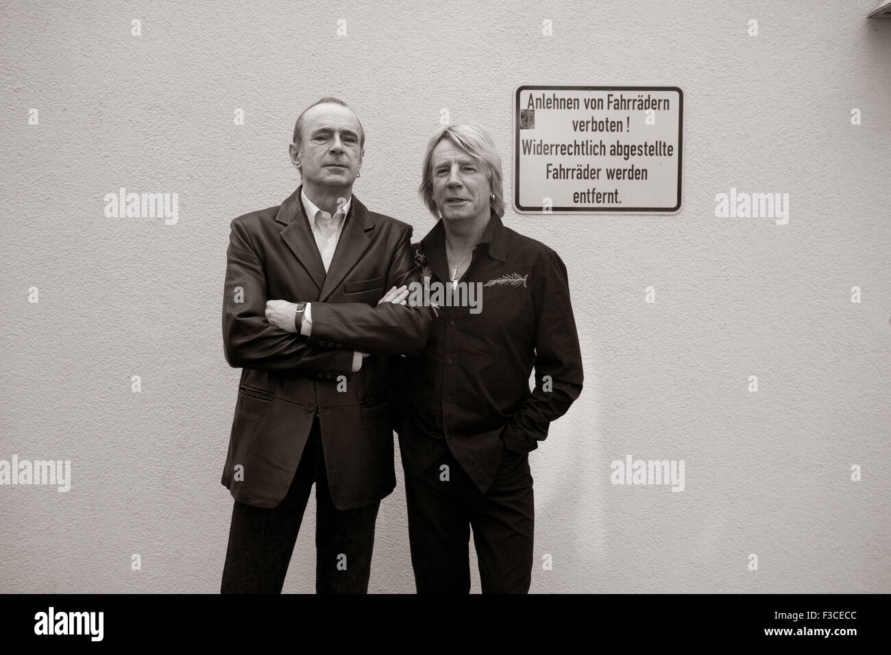 Francis Rossi et Rick Parfitt du groupe de rock anglais Status Quo à Munich en Allemagne. Banque D'Images