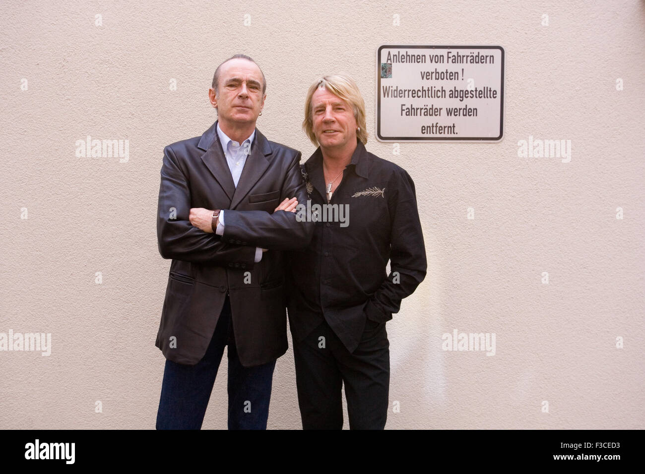 Francis Rossi et Rick Parfitt du groupe de rock anglais Status Quo à Munich en Allemagne. Banque D'Images