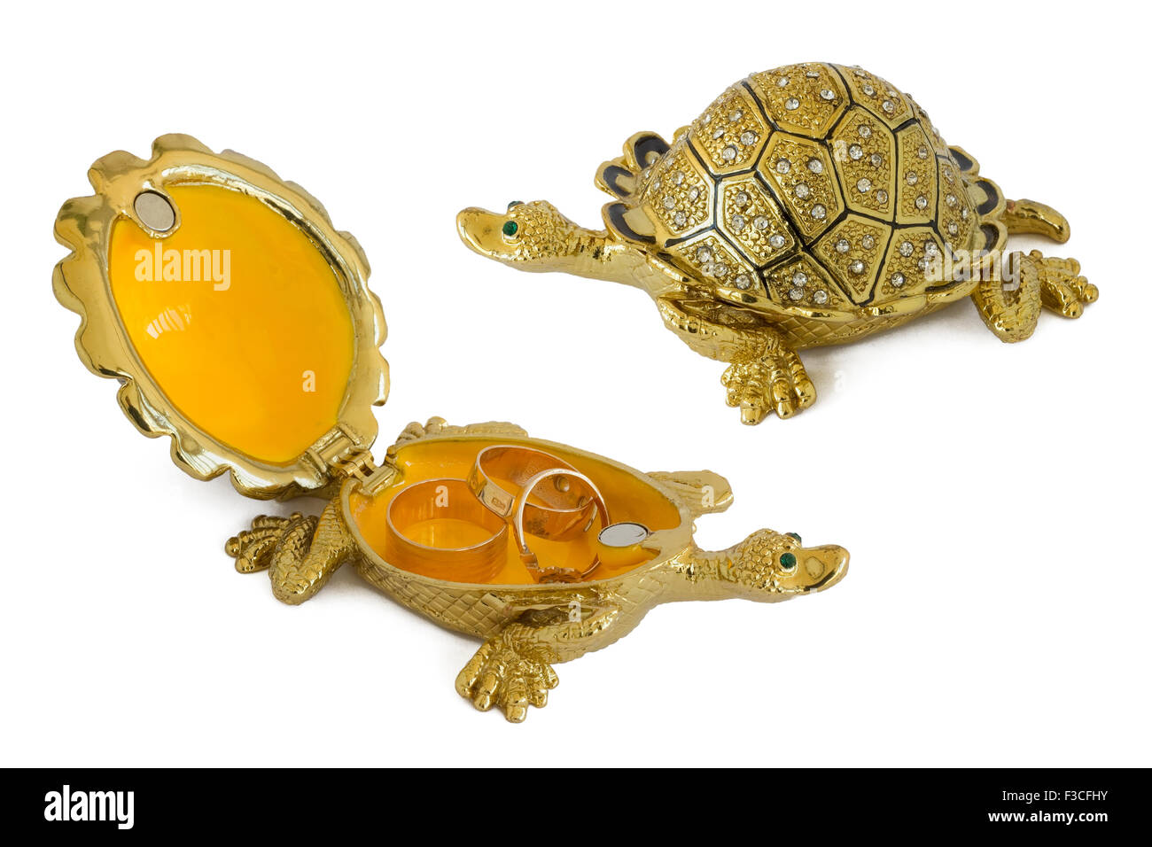 Moscou, Russie - 18 septembre 2015 : la production de masse de l'industrie russe chinois. Une tortue - boîte en métal pour bijoux. Sy Banque D'Images